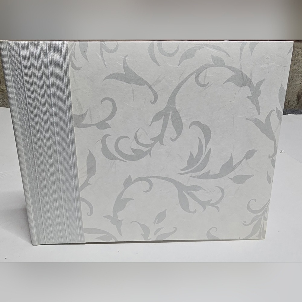 NIB C.R. Gibson White and Silver Wedding Guest Book (7.75" x 6" ) 600 Guests